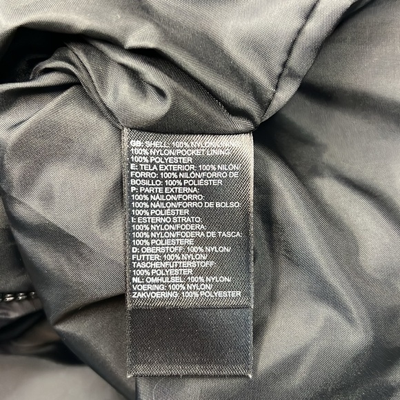 The North Face HyVent Women’s Size Small Removable Hood Black Nylon Raincoat - Picture 9 of 9